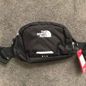 New with tag! The north face funny pack